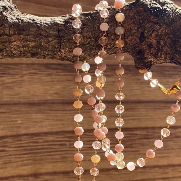 Austrian Crystal Resin Flower Minimalist Necklace - Picture 2 of 6